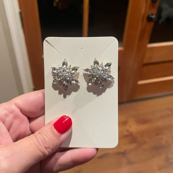 White Jovani dress. Brand new. Use for Beauty and beauty, prom or homecoming - Picture 4 of 4